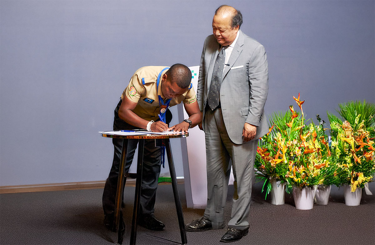 Madagascar-Signing-scaled-prem-rawat-1.jpg Madagascar-Signing-scaled-prem-rawat-1.jpg