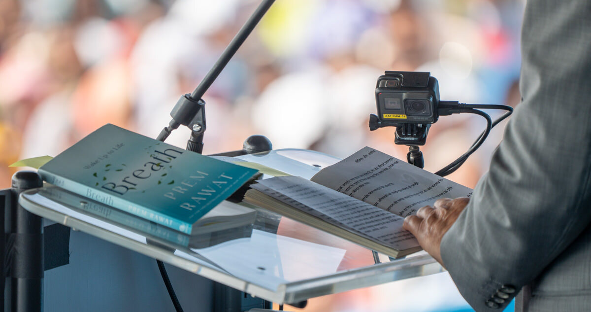 Prem Rawat read excerpts in English from his most recent book, “Breath: Wake Up to Life”