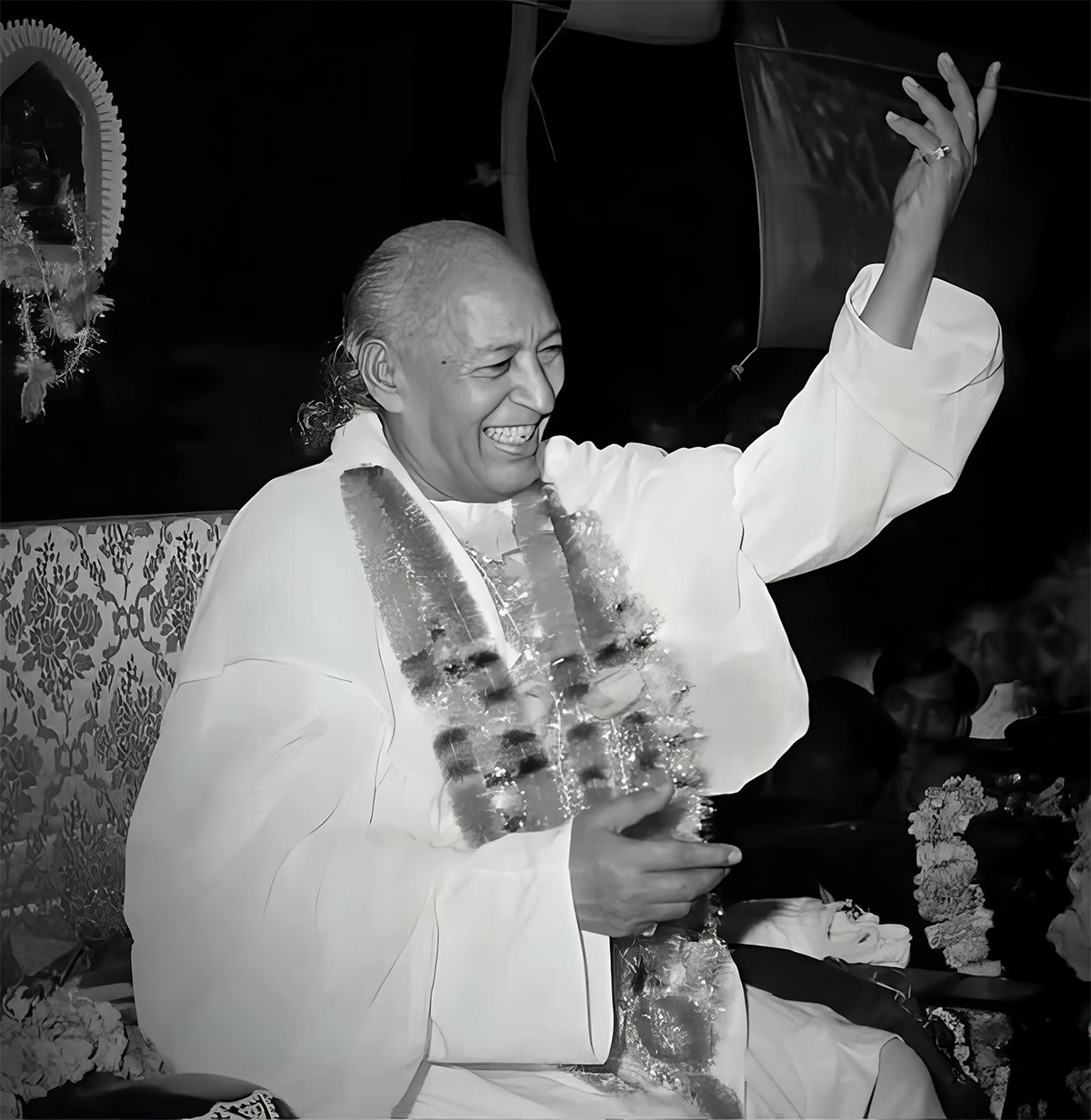 Shri Hans hand up